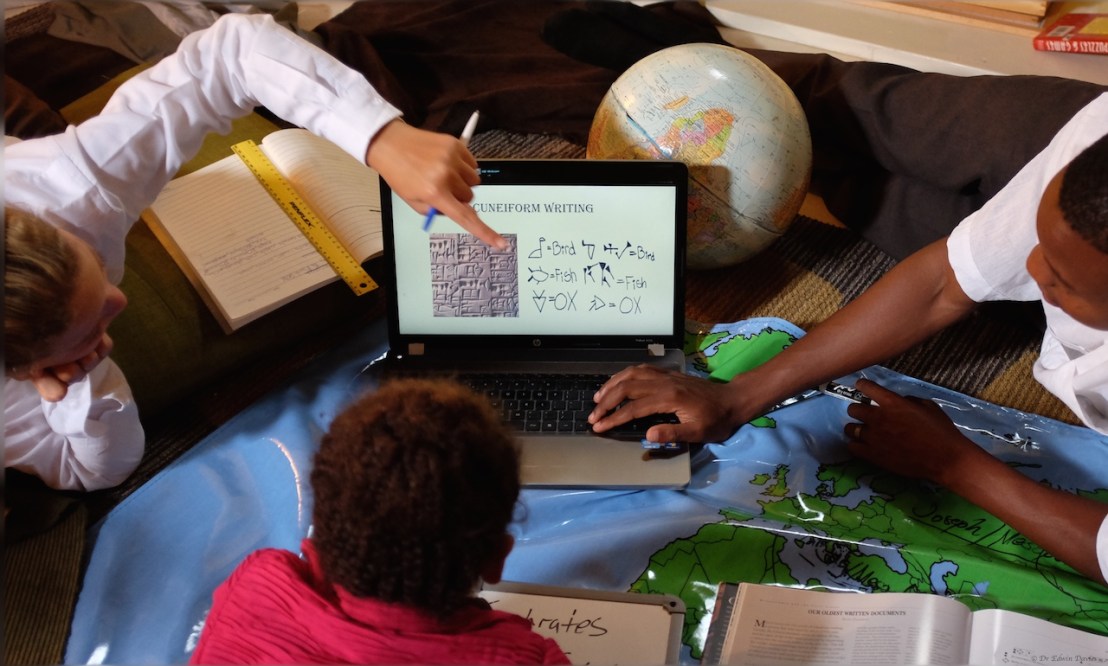 Symbols of the Sumerian cuneiform writing 